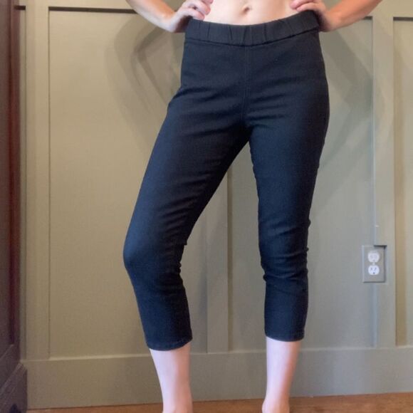 MIRACLEBODY By Miraclesuit Slimming Shaping Pull-On Capri Jeans Black Size 2 - Picture 1 of 10